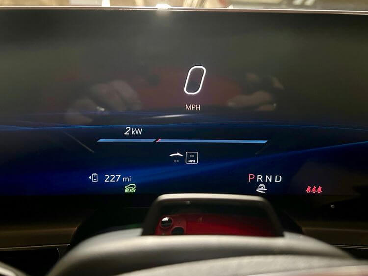 2024-cadillac-lyriq-speedometer-2-carpro