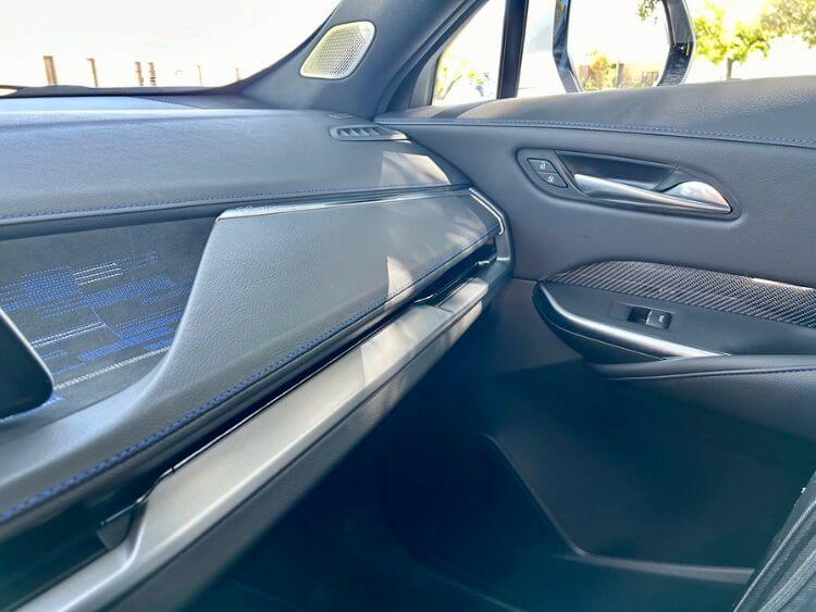2024-cadillac-xt4-dash-carpro