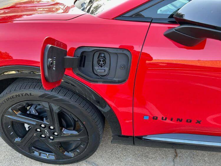 2024-chevrolet-equinoix-ev-charge-port-carpro