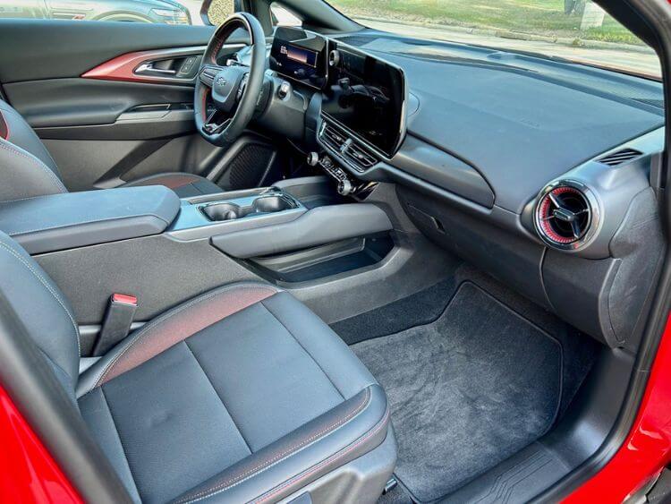 2024-chevrolet-equinoix-ev-interior-carpro