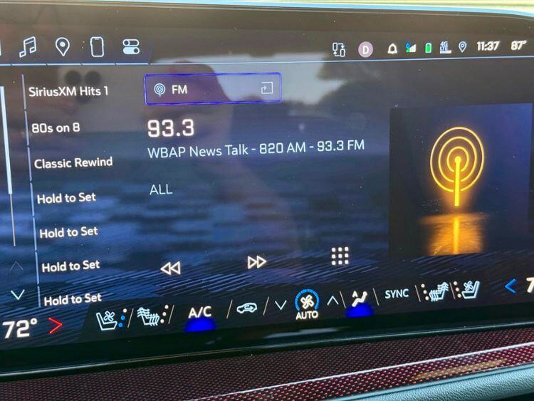 2024-chevrolet-traverse-rs- radio-screen (1)