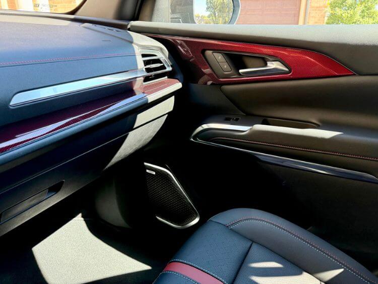 2024-chevrolet-traverse-rs-door-panel-2-.jpg (1)