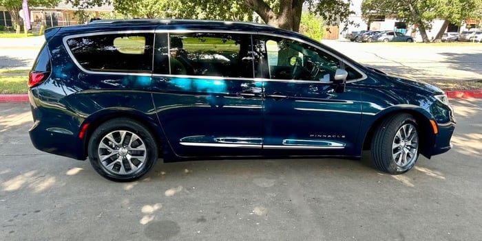 2024 Chrysler Pacifica Pinnacle Plug-In Hybrid Review