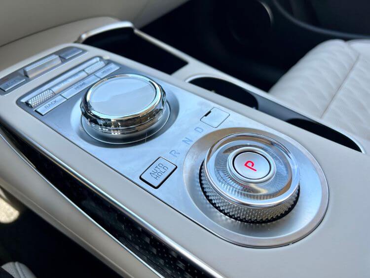 2024-genesis-gv70-climate-center-console-l-carpro.j