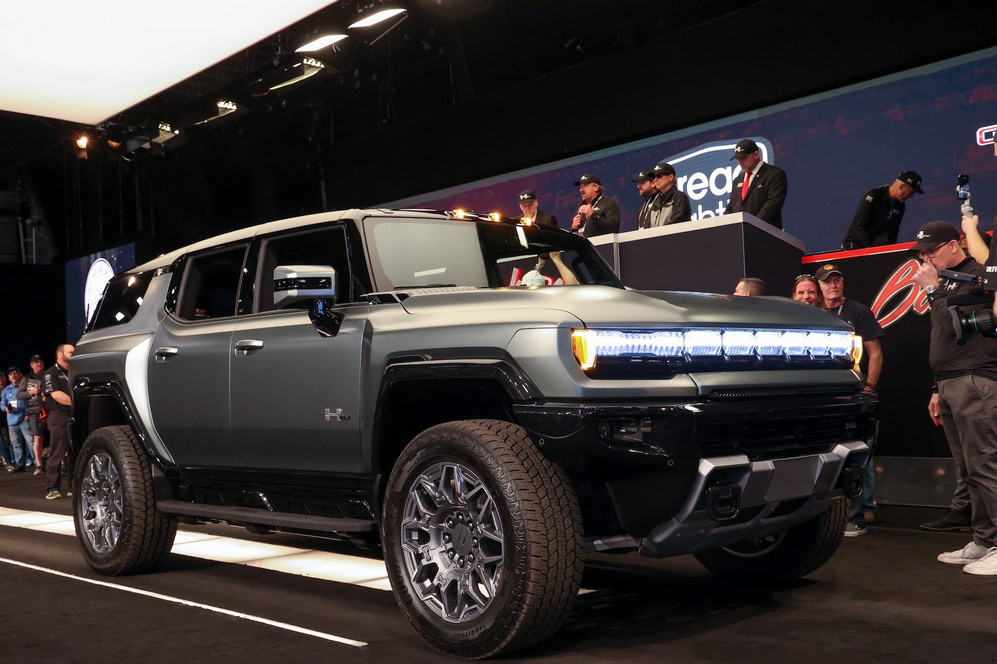 2024-gmc-hummer-ev-edition-1-suv-barrett-jackson-01