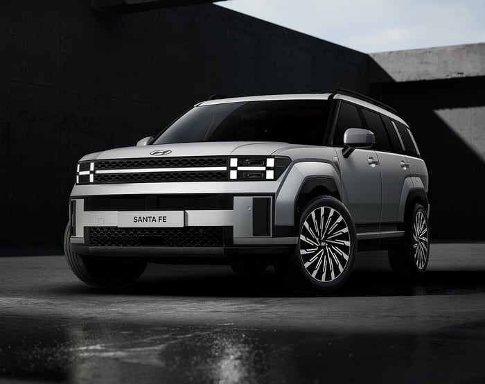 WOW!  Check Out The New & Beautiful Hyundai Santa Fe