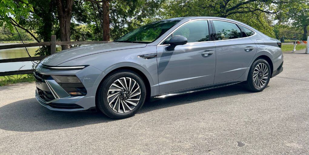 2024 Hyundai Sonata Hybrid Limited. Photo: CarPro.
