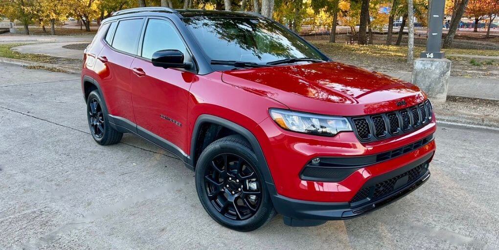 2024 Jeep Compass Altitude. Credit: CarPro.