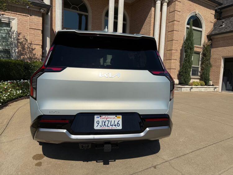 2024-kia-ev9-land-tail-end-carpro.