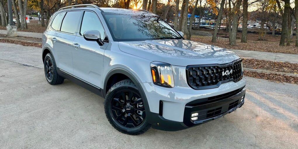 2024 Kia Telluride SX Prestige X Pro in Wolf Gray.