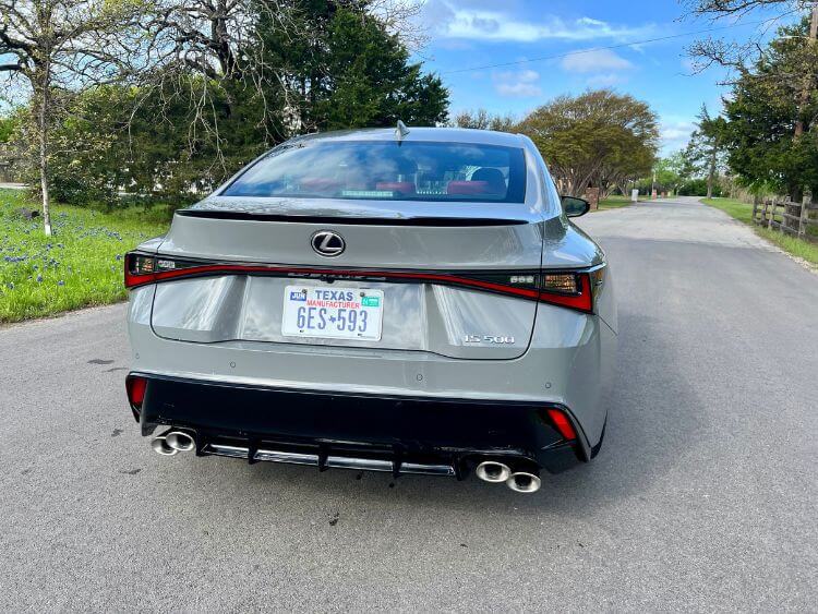 2024-lexus-is-500-fsport-tail-end-lightbar-amy (1)