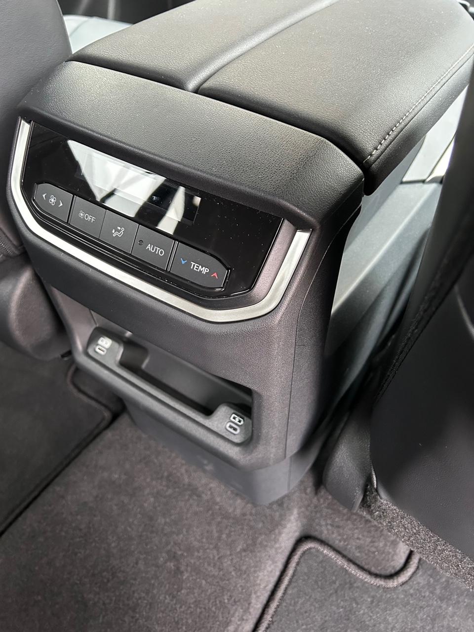 2024-lexus-tx-2nd-row-ac