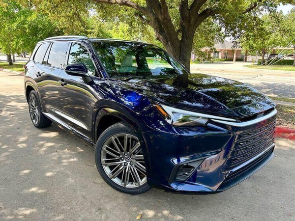 2024-lexus-tx-550h+-hero-2-carpro