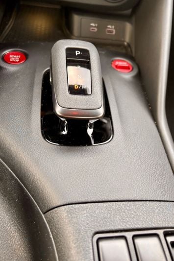 2024-nissan-z-nismo-console-2-carpro