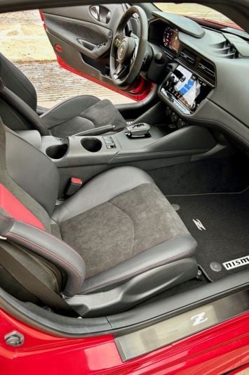 2024-nissan-z-nismo-passenger-seat-carpro