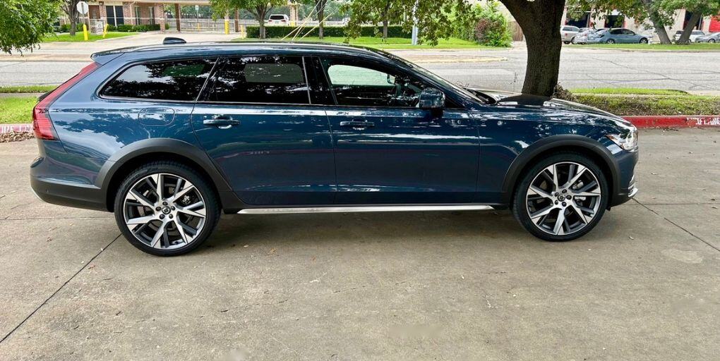 2024 Volvo V90 Cross Country in Denim Blue. Credit: CarPro.