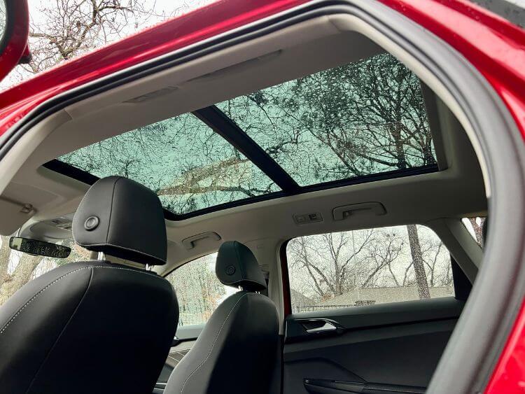 2024-vw-taos-sel-pano-roof-1