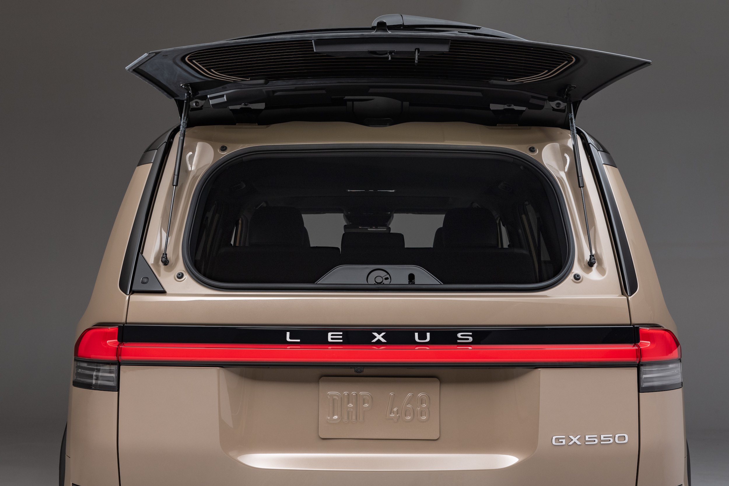 2024_Lexus_GX_Overtrail_tailgate-window-credit-lexus