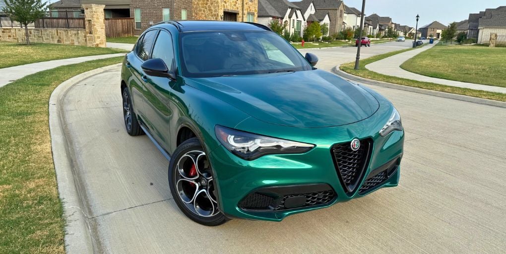 2025 Alfa Romeo Stelvio Veloce in  Verde Fargio Metallic. Credit: CarPro.