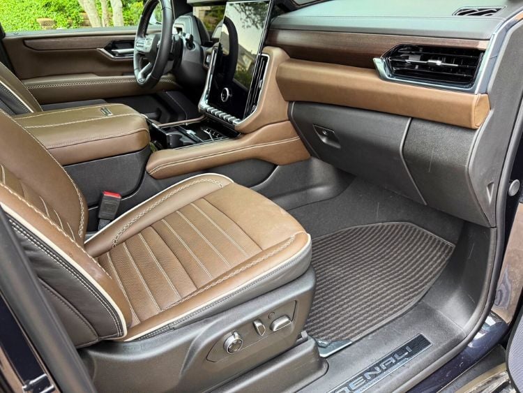 2025 GMC Yukon Denali Ultimatee-interior