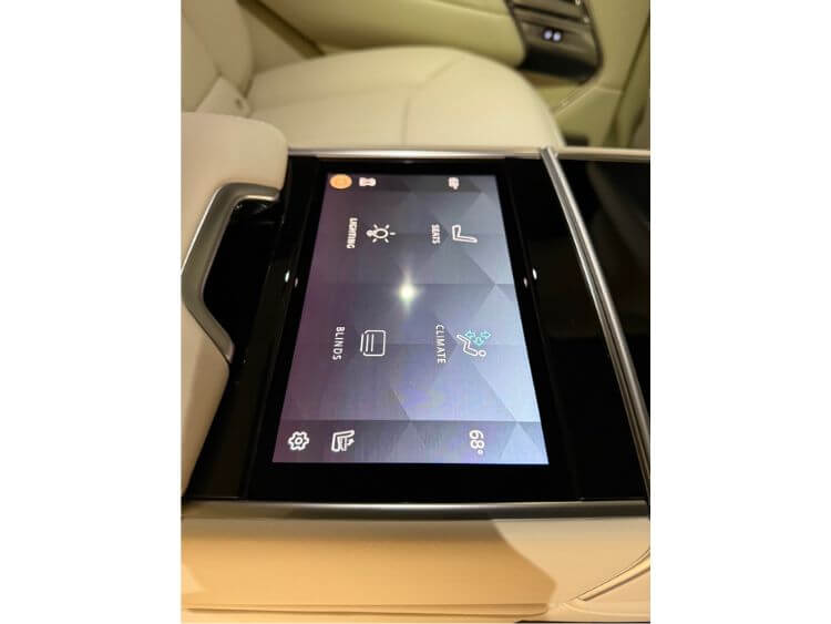 2025 Range Rover Autobiography-2nd-row-center-screen-console