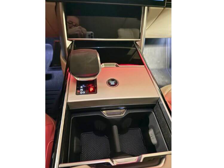 2025 Range Rover Autobiography-console-jpg