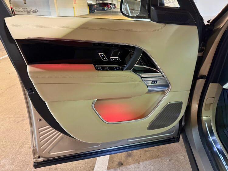 2025 Range Rover Autobiography-door-panel