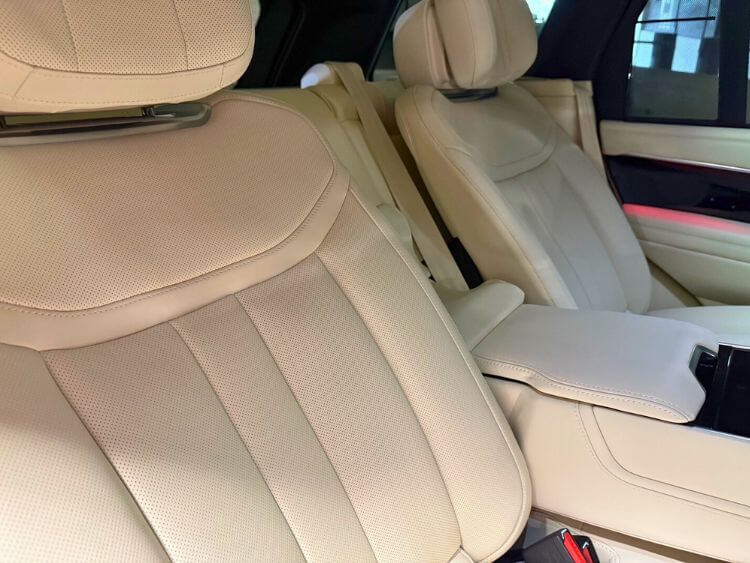 2025 Range Rover Autobiography-front-row-jpg