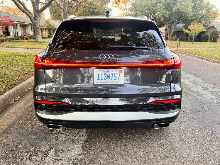 2025-Audi-Q5-Prestige-exterior-led-lightbar-