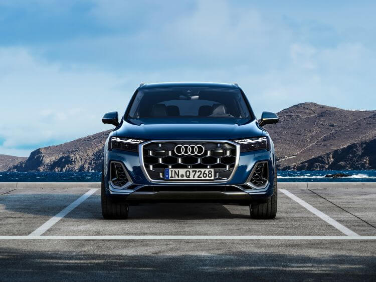 2025-Audi-Q7-blue-credit-audi