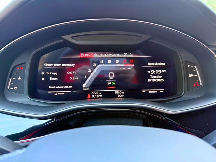 2025-Audi-SQ6-digital-driver-display-01-carpro 