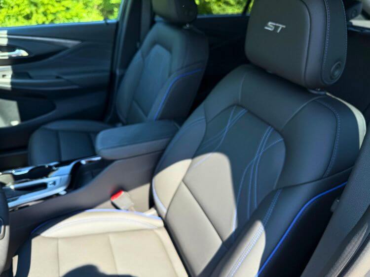 2025-Buick-Envista-ST-driver-seat-2-carpro.jpg