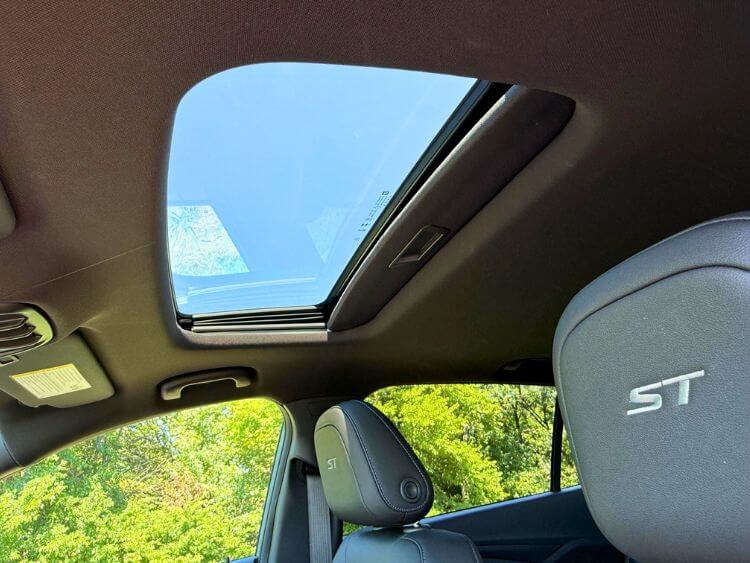2025-Buick-Envista-ST-sunroof-carpro.jpg