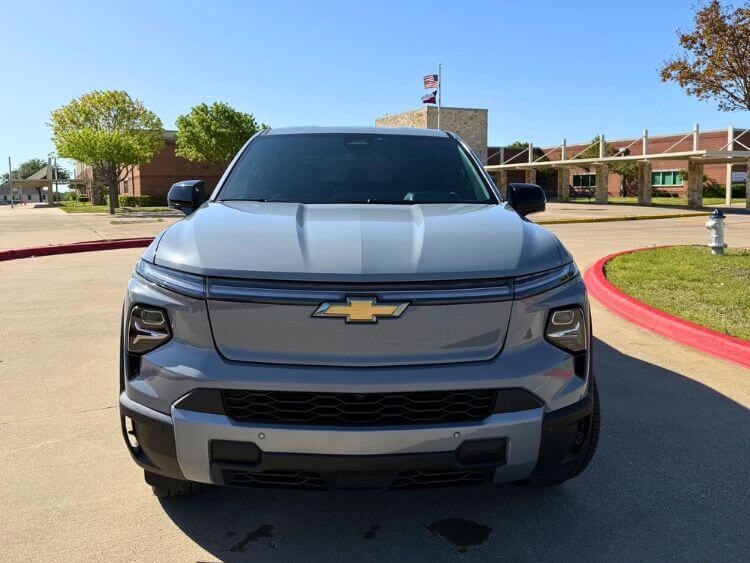 2025-Chevy Silverado LT-exterior-grille-carpro.jpg