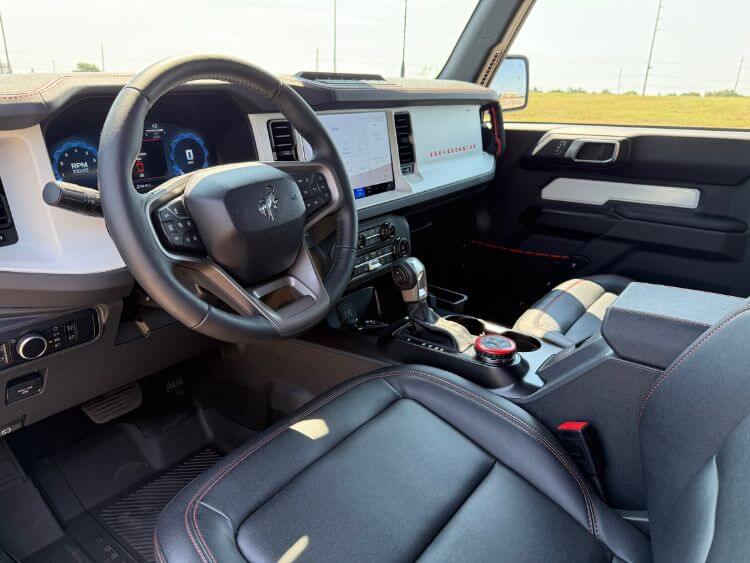 2025-Ford-Bronco-Stroppe-cabin-hero-carpro