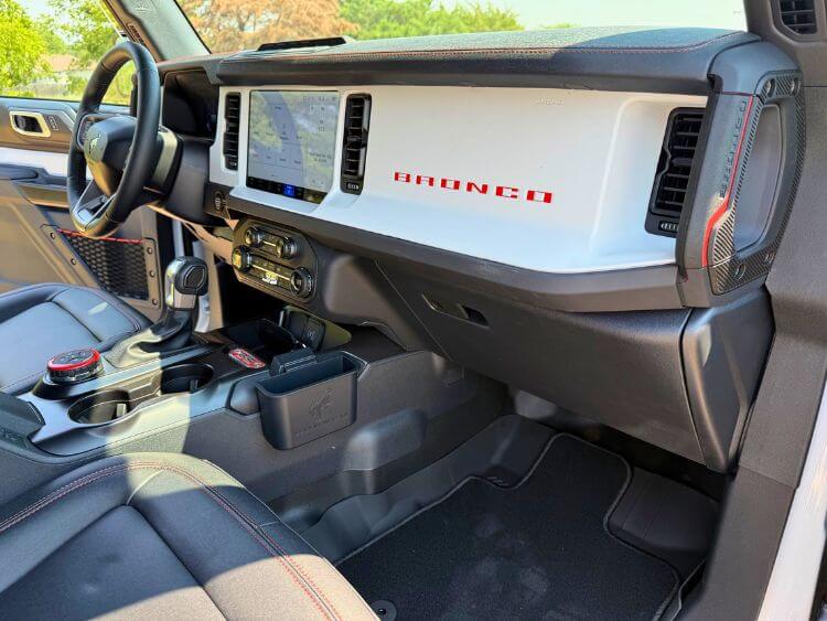 2025-Ford-Bronco-Stroppe-dash-carpro
