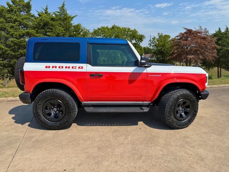 2025-Ford-Bronco-Stroppe-profile-carpro.jpg