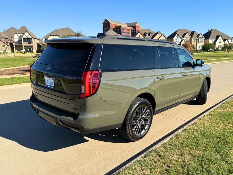 2025-Ford-Expedition-Platinum-max-exterior-03-CarPro.jpg