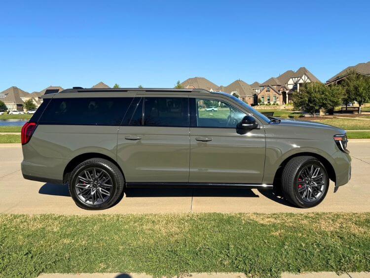 2025-Ford-Expedition-Platinum-max-exterior-profile-CarPro.jpg