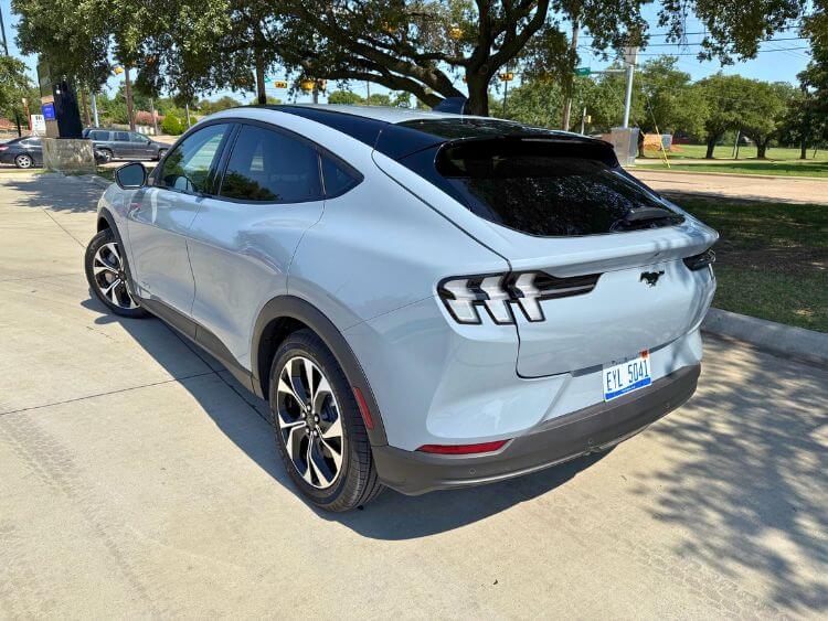 2025-Ford-Mustang-Mach-e-Exterror-4