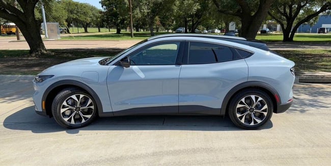 2025-Ford-Mustang-Mach-e-select-carpro