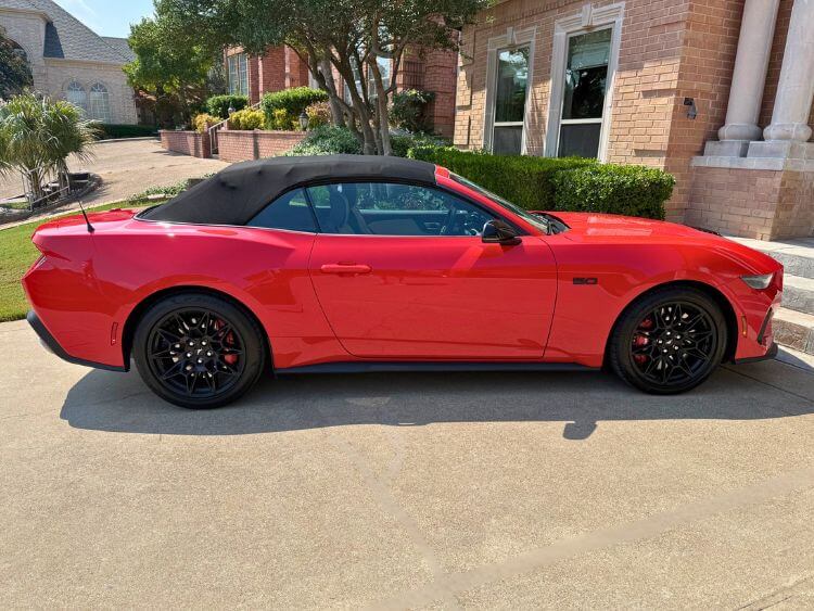 2025-Ford-MustangGTPremium-convertible-exterior-01-profile .jpg.