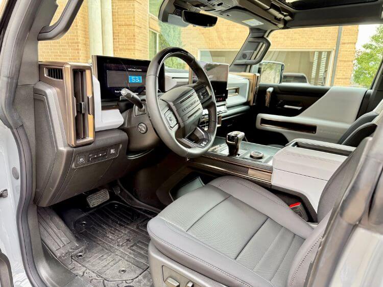 2025-GMC-Hummer-3X-interior-hero..jpg