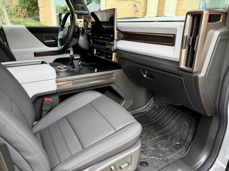 2025-GMC-Hummer-3X-passenger-side..jpg