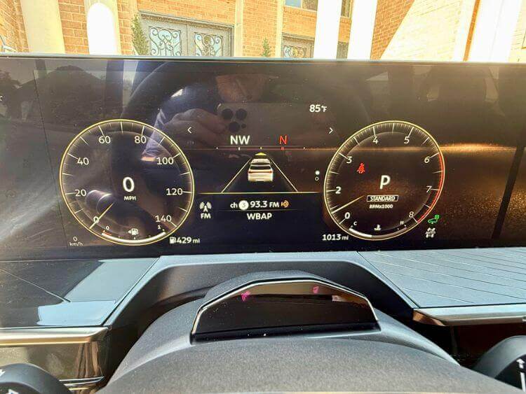 2025-INFINITI-QX80-digital-driver-carpro.jpg-1