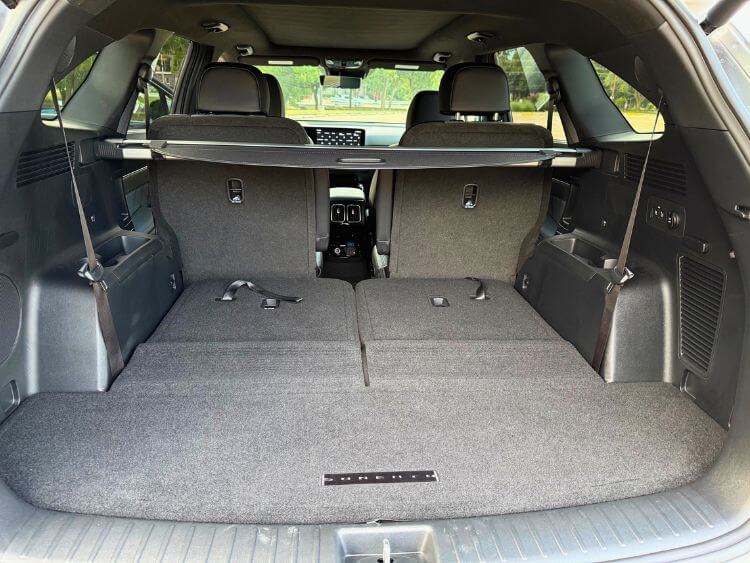 2025-Kia-Sorento-SX-Prestige Hybrid cargo-1-carpro