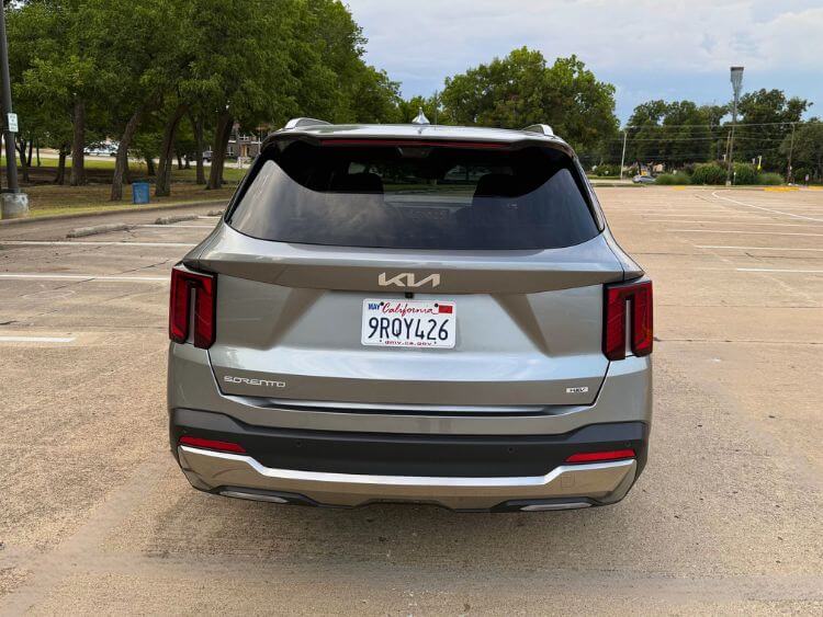 2025-Kia-Sorento-SX-Prestige Hybrid tail-end-carpro.jpg