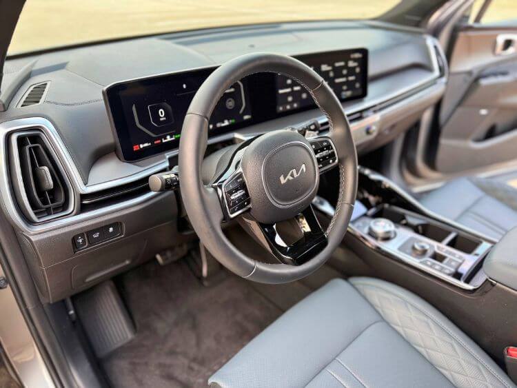 2025-Kia-Sorento-SX-Prestige Hybrid-cabin-hero-carpro.jpg