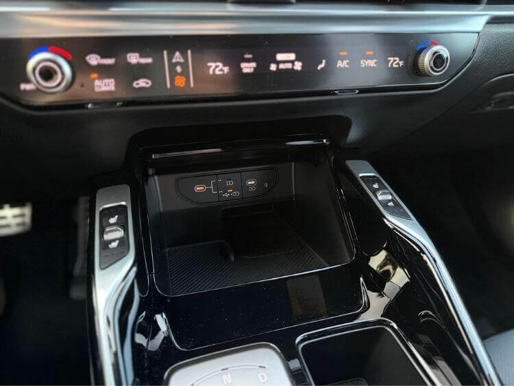 2025-Kia-Sorento-SX-Prestige Hybrid-console-2-ac-carpro.jpg (2)