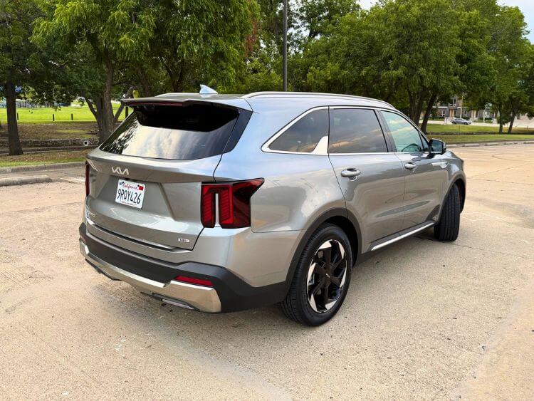 2025-Kia-Sorento-SX-Prestige Hybrid-exterior-3-carpro.jpg